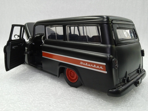 Imagen 4 de 8 de Chevrolet Suburban 1957 Escala 1:24 Jada Die Cast. 21cms.