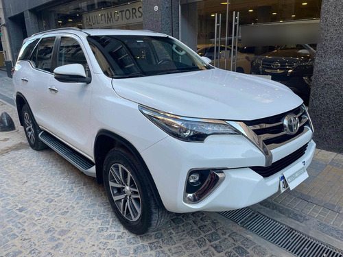 Imagen 17 de 25 de Toyota Sw4 2019 2.8 Srx 177cv 4x4 7as At Automatica Lucsc