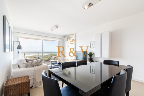 Imagen 13 de 28 de Apartamento De Tres Dormitorios En Suite En Alquiler Con Vista El Mar En Primera Lãnea Playa Brava