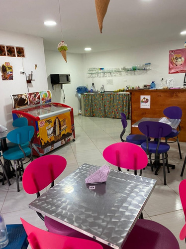 Edificio En Támesis 4 Apartamentos 2 Locales Comerciales