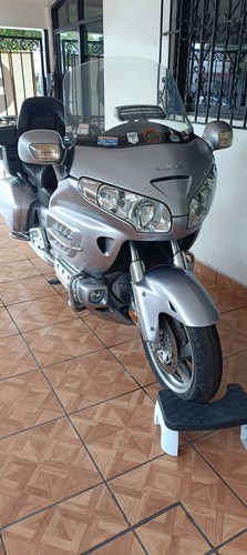 Preciosa Motocicleta , En Excelentes Condiciones , Llantas