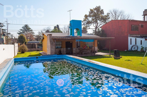 Imagen 5 de 18 de Venta De Casa Tipo Quinta Con Pileta En Amplio Terreno En Trujui - Moreno