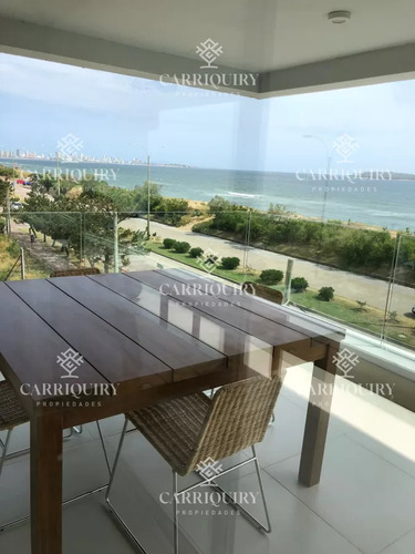 Se Vende Apartamento De 3 Dormitorios En Edificio Horizonte, Playa Mansa, Punta Del Este