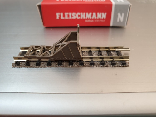 Imagen 4 de 5 de Tope De Vìa Fleischmann Escala N 9116 Con Balasto.