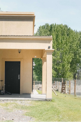 Casa En Neuquén , Barrio Los Canales. Alquiler/venta.