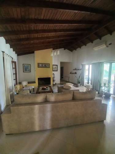 Venta Casa 3 Ambientes Lujan Gran Lote Con Pileta