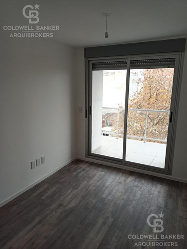 Apartamento De 2 Dormitorios En Alquiler En Centro