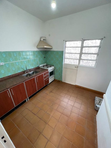 Imagen 8 de 15 de Ph -3 Amb En Pb Con Cochera Y Patio - 2 Amb En 1° Con Terraza Propia - Con Renta