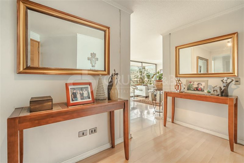 Departamento En Venta De 4 Dorm. 3 Baños, En Las Condes