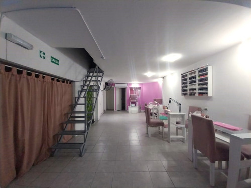 Local Comercial Con Entrepiso, Sótano Y Patio Sobre Av. Montes De Oca