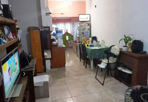 Imagen 3 de 9 de En Venta. Amplia Casa Con 2 Dormitorios + Depto 2ambientes.