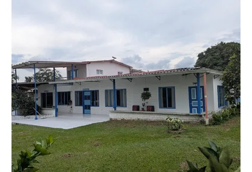Vendo Hostal, Amoblada, Cerca A Recuca