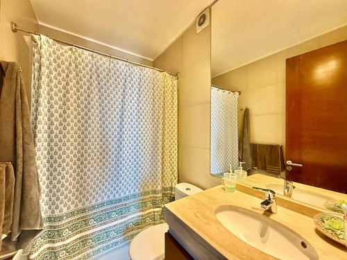 4 Dormitorios + Servicios / 3 Baños Completos / Oriente