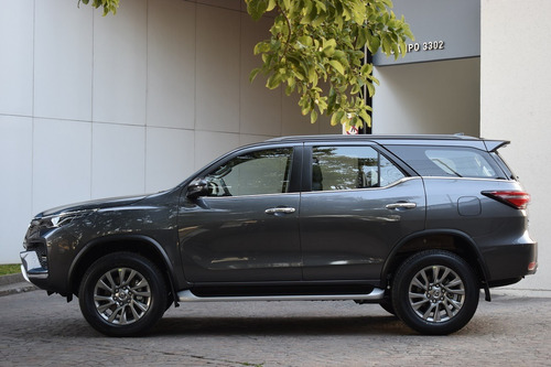 Imagen 4 de 17 de Toyota Sw4 Srx A/t 7 Asientos 2023 0km