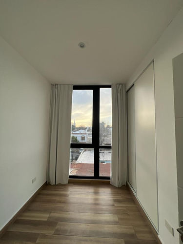 Triplex En Venta De Dos Dormitorios Y Dos Baños Con Terraza Y Pileta