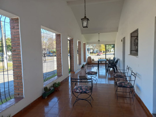 Flores Propiedades Vende Casa Esquina Barrio Modelo Sobre Av. America