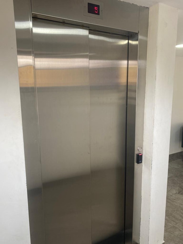 Imagen 7 de 10 de Alquiler De Departamento 1 Ambiente Sáenz Peña / Cochera