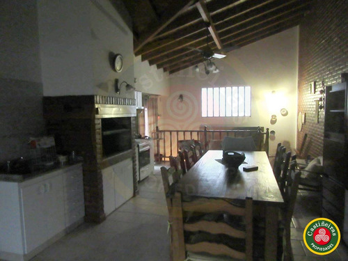 Venta - Casa En 2 Plantas - 4 Dormitorios - 2 Baños ** Apta Credito **