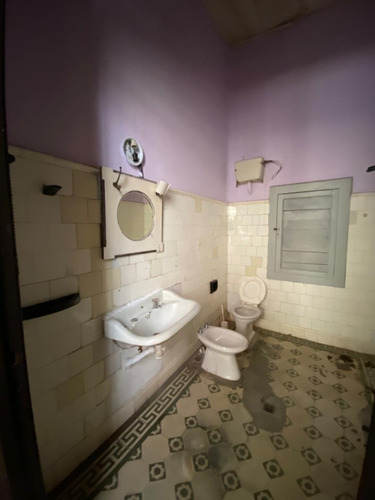 Importante Casa En Laprida Entre Córdoba Y Rioja. Apta Reciclar O Construcción De Edificio