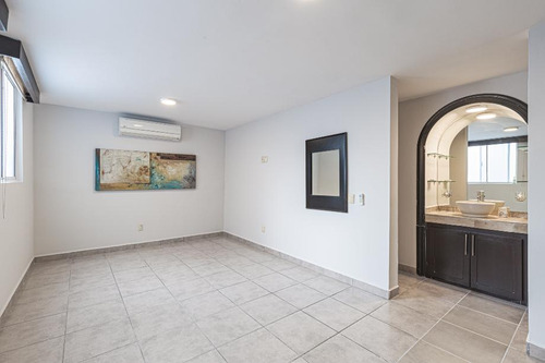 Departamento En Venta En Colonia Versalles, Puerto Vallarta, Jalisco