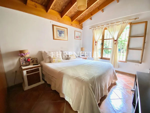 Los Romeros, Concón. Casa De Cómodos Espacios