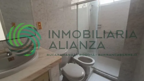 Apartamento En Venta En Cabecera Del Llano. Cod V61697