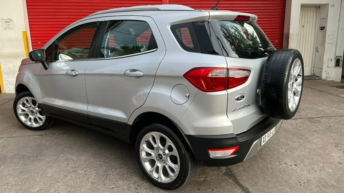 Imagen 15 de 25 de Ford Ecosport Titanium 2019 / Caja Manual / Cuero