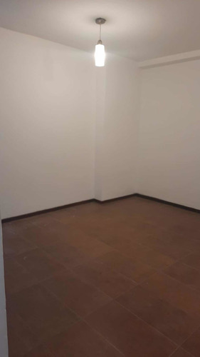 Imagen 3 de 14 de Ph 2 Ambientes Con Patio.. 1er Piso Por Escalera , Sin Expensas