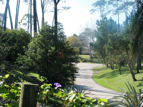 Casa En Venta En Punta Del Este, Pinares Muy Cerca Del Mar.