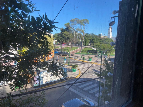 Imagen 2 de 12 de Amplio Salón - Oficina - Ituzaingó Norte - Venta - Alquiler - 700 M2 P Alta