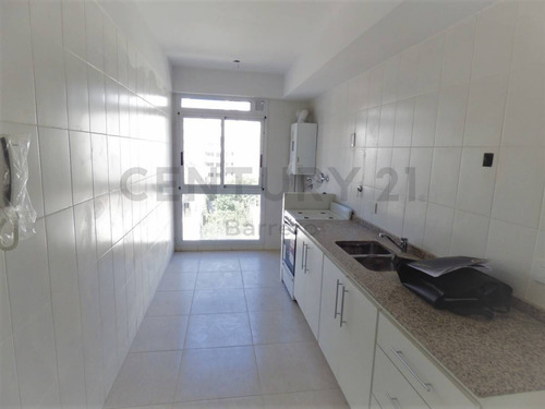 Imagen 7 de 30 de Impecable Tres Ambientes Con Dos Dormitorios En Suite Y Toilette A Estrenar