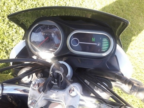 Bajaj V15