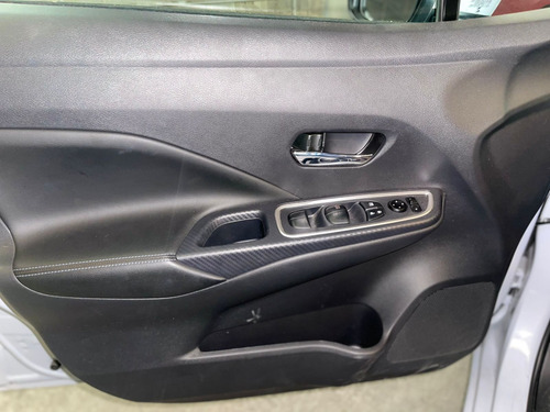 Nissan Versa 1.6 Exclusive Navi At
