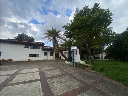 Se Alquila Casa 1000m2 Valle Alto 5301