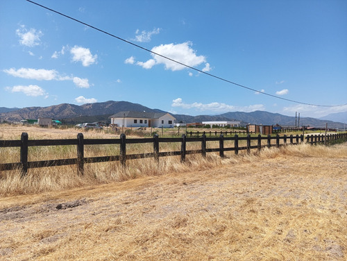 Se Arrienda Casa En Condominio
