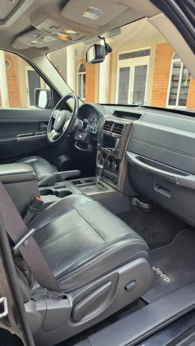 Jeep Liberty Limited Base Piel 4x2 Mt