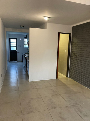 Imagen 2 de 10 de Duplex 3 Ambientes En Alquiler. Castelar Centro
