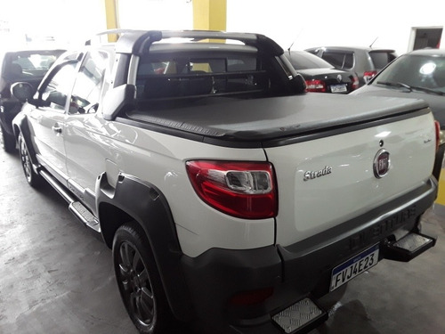 Imagem 5 de 8 de Fiat Strada 2015 1.8 16v Adventure Cab. Dupla Flex 3p