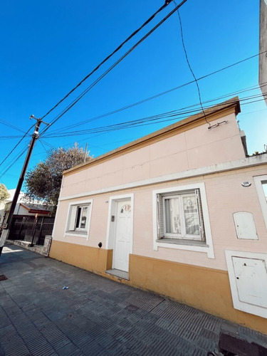 Casa En Venta De 2 Dormitorios En Villa Mitre