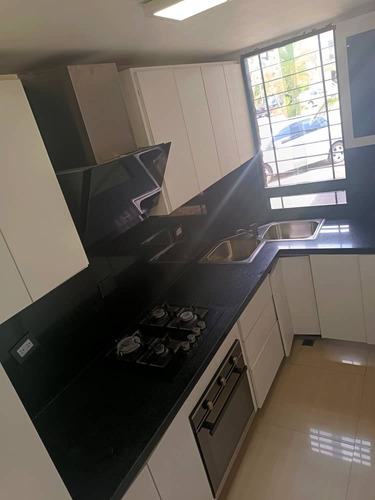 Se Vende Apartamento En Urbanización Palma Real, La Victoria