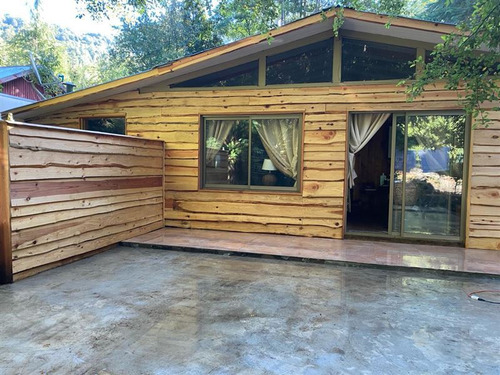 Casa De 3d-2b. A 1km De Playa Blanca De Lago Caburgua Pucón.
