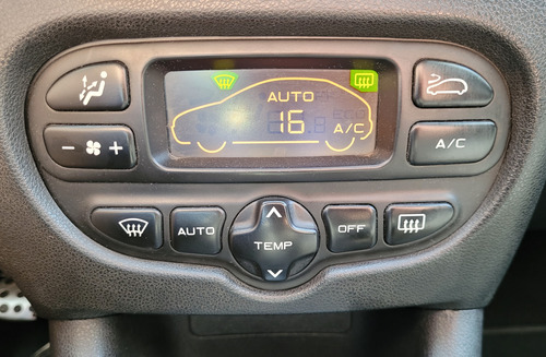 Peugeot 207 1.4 Sedan Hdi Xt