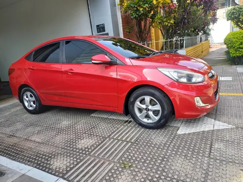 Hyundai Accent 1.6 Premium Mecánica