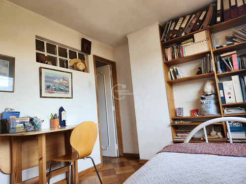 Casa En Venta De 5 Dorm. En Las Condes