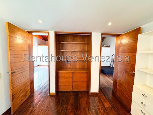 Casa En Venta En Alto Hatillo Con Imponente Vista Panorámica Al Ávila