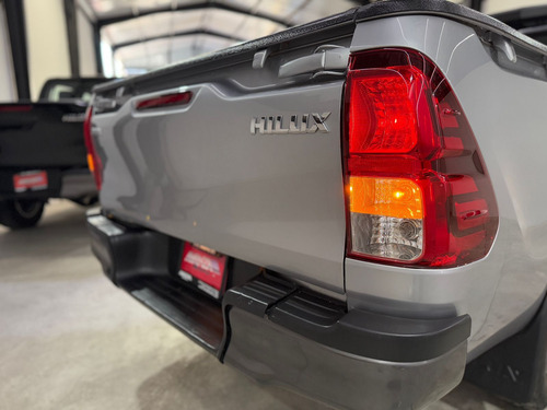 Toyota Hilux 2.7 Cabina Sencilla Mt
