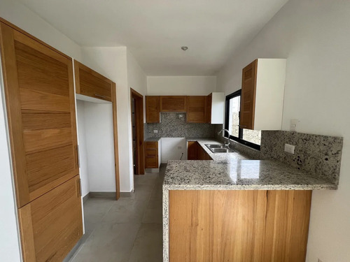 Villas Listas Para Entregar En Brisas De Punta Cana, 3 Habitaciones, Terraza En El 3er Nivel