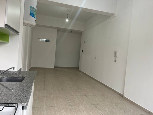Venta Caseros Amplio Monoambiente Bajas Expensas