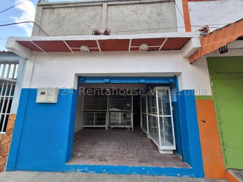 Local En Venta Con Excelente Ubicacion En Avenida Constitucion De Maracay Rah 24-21304