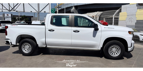 Chevrolet Silverado wt doble cabina 4.3